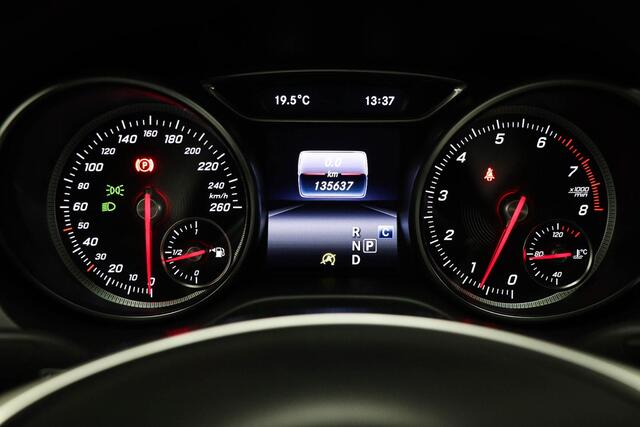 Mercedes-Benz CLA-KLASSE 180 Business Solution AMG | PANORAMADAK | STOELVERWARMING | APPLE | NAVIGATIE | CAMERA
