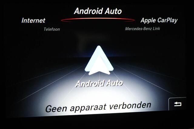 Mercedes-Benz CLA-KLASSE 180 Business Solution AMG | PANORAMADAK | STOELVERWARMING | APPLE | NAVIGATIE | CAMERA
