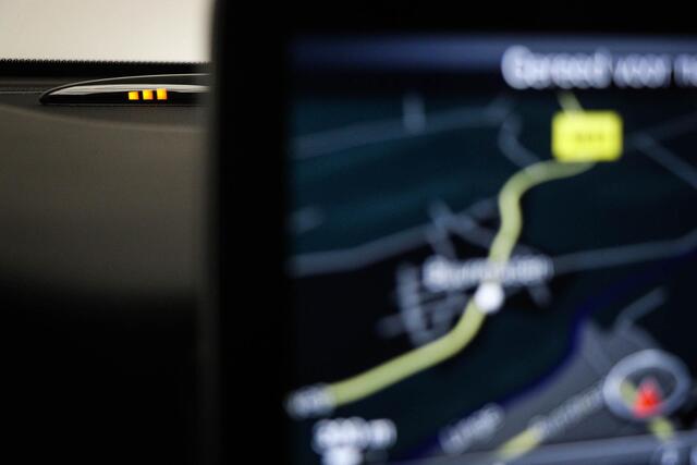 Mercedes-Benz CLA-KLASSE 180 Business Solution AMG | PANORAMADAK | STOELVERWARMING | APPLE | NAVIGATIE | CAMERA