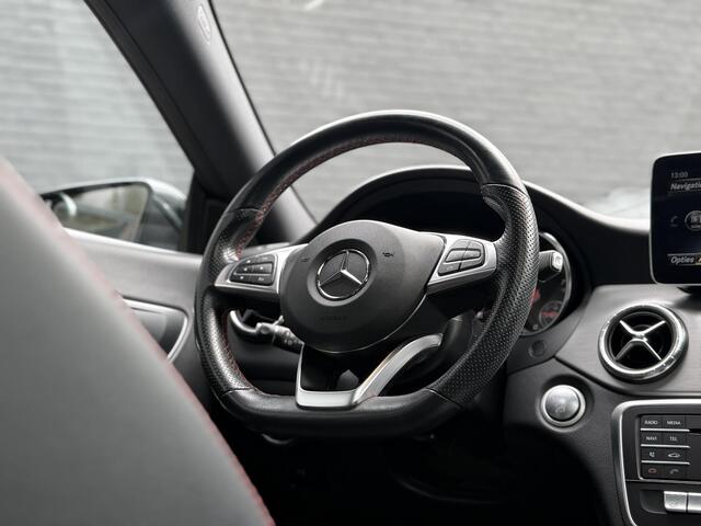 Mercedes-Benz CLA-KLASSE 180 Automaat AMG Line l Pano l Camera l Navi l AMG Lichtmetaal