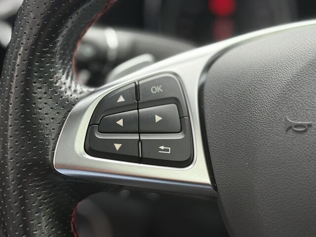 Mercedes-Benz CLA-KLASSE 180 Automaat AMG Line l Pano l Camera l Navi l AMG Lichtmetaal