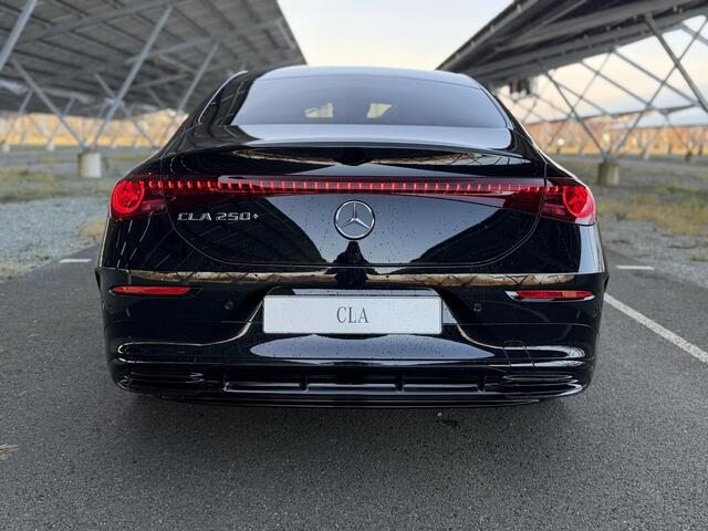 Mercedes-Benz CLA-KLASSE 250+ Launch Edition 85.5 kWh | Night | Panoramadak | Stoelverwarming | DISTRONIC | Achteruitrijcamera | Dodehoekassistent |