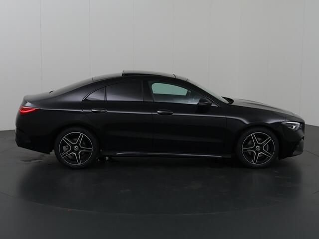 Mercedes-Benz CLA-KLASSE 180 Star Edition AMG NIGHT | Panoramadak | Sfeerverlichting | Achteruitrijcamera | Stoelverwarming | Night Pakket |