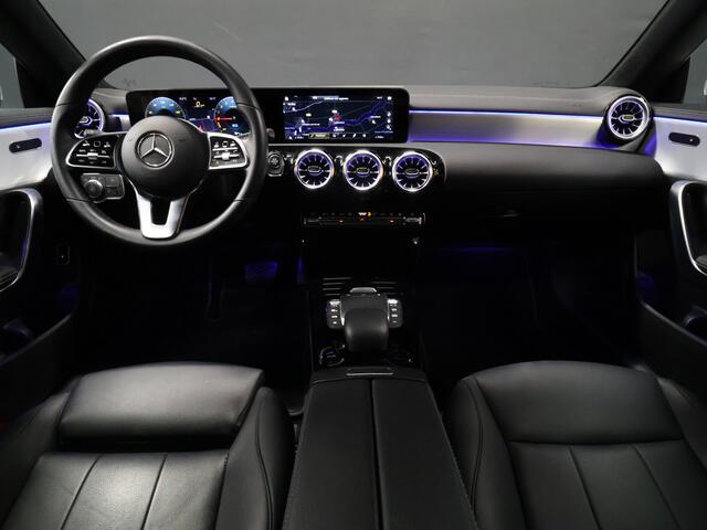Mercedes-Benz CLA-KLASSE 250 e AMG Sport [SCHUIFKANTELDAK, APPLE CARPLAY, ANDROID, VOL LEDER, STOELVERWARMING, CAMERA, PDC 360, CRUISE, CLIMATE, NIEUWSTAAT]