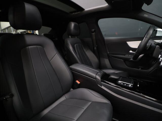 Mercedes-Benz CLA-KLASSE 250 e AMG Sport [SCHUIFKANTELDAK, APPLE CARPLAY, ANDROID, VOL LEDER, STOELVERWARMING, CAMERA, PDC 360, CRUISE, CLIMATE, NIEUWSTAAT]