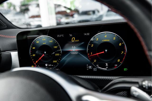 Mercedes-Benz CLA-KLASSE 180 Business Solution AMG | Pano | Camera | NL Auto
