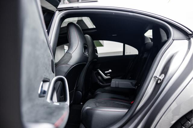 Mercedes-Benz CLA-KLASSE 180 Business Solution AMG | Pano | Camera | NL Auto