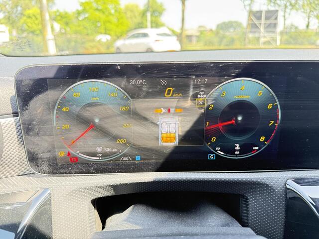 Mercedes-Benz CLA-KLASSE 180 Business Solution Essential , 55.666 KM, GROTE DIGITAAl DASHBOARD, DEALERONDERHOUDEN, HANDGESCHAKELD, ZEER VEEL OPTIE'S, LET OP !!! PRIJS IS EX BPM / EX BTW, BELGISCHE AUTO, AUTOPAS AANWEZIG