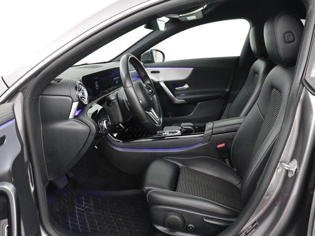 Mercedes-Benz CLA-KLASSE 180 Business Solution Progressive | Stoelverwarming | Carplay | Sfeerverlichting | Half leder | Camera | Navigatie | Widescreen | Full LED | Park Assist | DAB | 18'' velgen | Cruise control