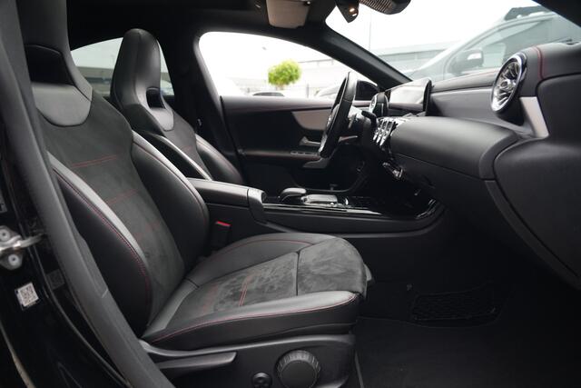 Mercedes-Benz CLA-KLASSE 200 Business Solution AMG 164pk Panoramdak/Stoelverwarming/Camera