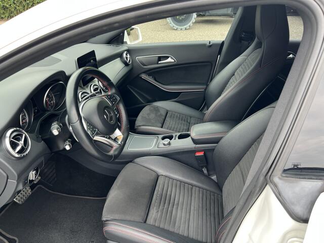 Mercedes-Benz CLA-KLASSE 180 Business Solution AMG Trekhaak, LED, Aut,