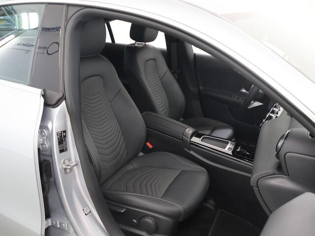Mercedes-Benz CLA-KLASSE 180 Star Edition LIMITED | Stoelverwarming | Achteruitrijcamera | LED koplampen | MBUX |