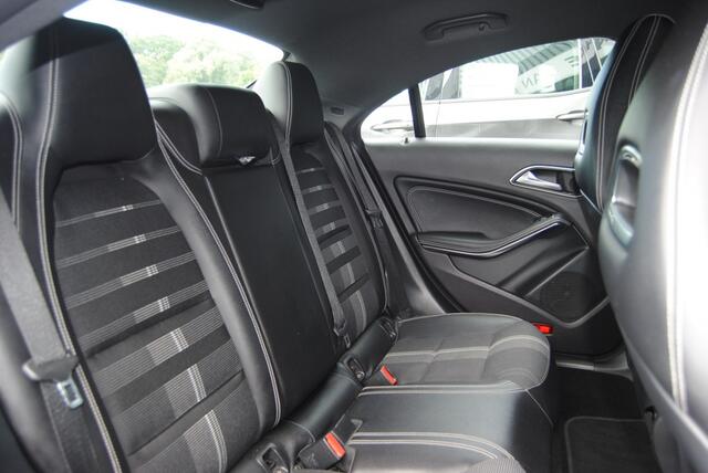 Mercedes-Benz CLA-KLASSE 180 Prestige | Stoelverwarming | Trekhaak