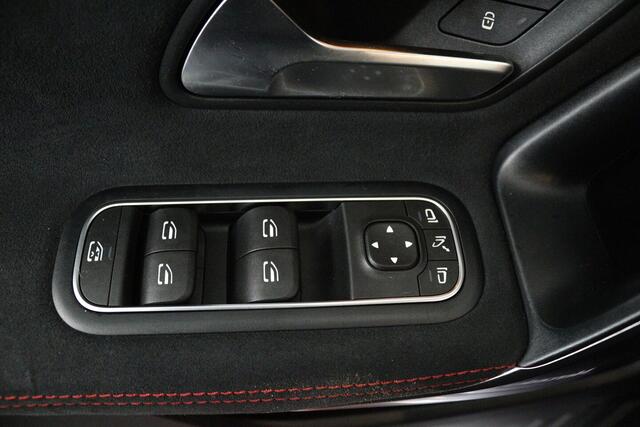Mercedes-Benz CLA-KLASSE 200 Business Solution AMG (PANORAMADAK, SFEERVERLICHTING, STOELVERWARMING, 1e EIGENAAR, GO