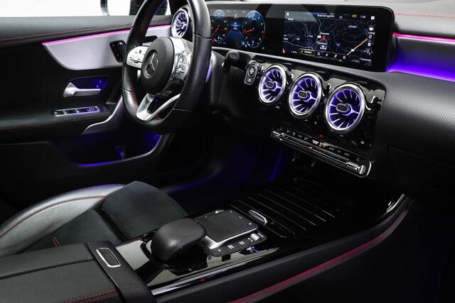 Mercedes-Benz CLA-KLASSE 180 Business Solution AMG | PANORAMADAK | MATRIX LED | DAB | SFEERVERLICHTING