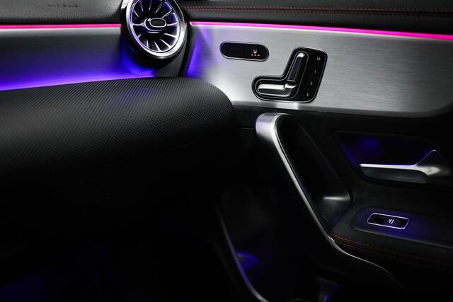 Mercedes-Benz CLA-KLASSE 180 Business Solution AMG | PANORAMADAK | MATRIX LED | DAB | SFEERVERLICHTING