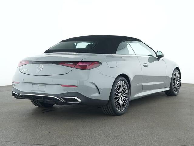 Mercedes-Benz CLE Cabriolet 180 AMG Line AMG Line | Ledkoplampen | Memory pakket voorstoelen | (19 inch) multispaaks lichtmetalen AMG velgen. Inclusief 24 maanden Mercedes-Benz Certified garantie voor Europa.