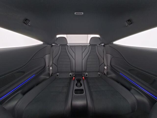 Mercedes-Benz CLE Coupé 300 e AMG Plug-In Hybride AMG Line | Panorama Schuif-Kanteldak | Digital Licht | Stuur en Stoelverwarming. Inclusief 24 maanden MB Certified garantie voor Europa.