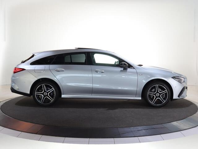 Mercedes-Benz Cla Shooting Brake 250e AMG Line | Panoramaschuifdak | Night | Achteruitrijcamera| Stoelverwarming voor | LED koplampen | Afneembare Trekhaak | Apple Carplay / Android auto