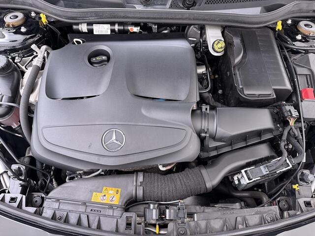 Mercedes-Benz Cla Shooting Brake 180 AMG Line | Camera | Navigatie | Stoelverwarming |