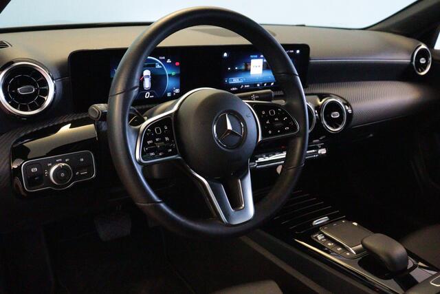 Mercedes-Benz Cla Shooting Brake 180 Business Line | NAVI | CAMERA + PDC | STOELVERW | WIDE-SCREEN | ELEKTR KLEP |