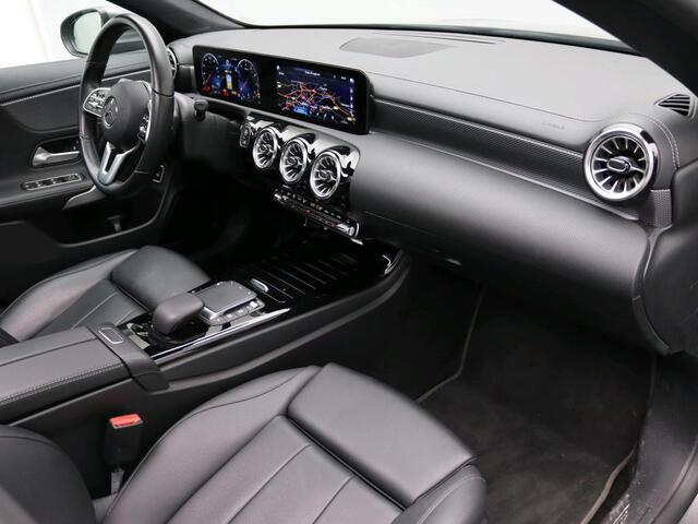 Mercedes-Benz Cla Shooting Brake 180 Business Solution Luxury Panorama Schuif-Kanteldak | Memory voorstoelen | Sfeerverlichting | Ledkoplampen. Inclusief 24 maanden MB Certified garantie voor Europa.