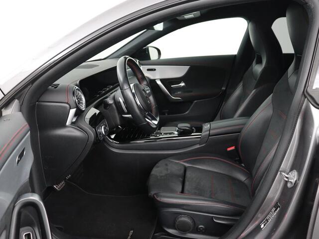 Mercedes-Benz Cla Shooting Brake 250e AMG Limited | Stoelverwarming | Carplay | Leder/Alcantara | Camera | Sfeerverlichting | Navigatie | Park Assist | Widescreen | Dodehoek detectie | PHEV | Plug In