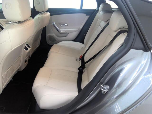 Mercedes-Benz Cla Shooting Brake 180 Business Solution Luxury 2e-Eig & Keurig-Onderh. BOVAG-Garantie. NL-Auto