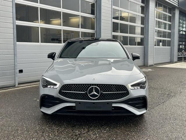 Mercedes-Benz Cla Shooting Brake 180 Business Solution AMG | AMG Plus Pakket | Night Pakket | Panoramadak | Burmester 3D Surround | 360° Camera | DISTRONIC Afstandsassistent | Dodehoekassistent | Head-up Display | MULTIBEAM LED Koplampen | Elektrisch Verstelbare Stoelen + Memory | Stoelv