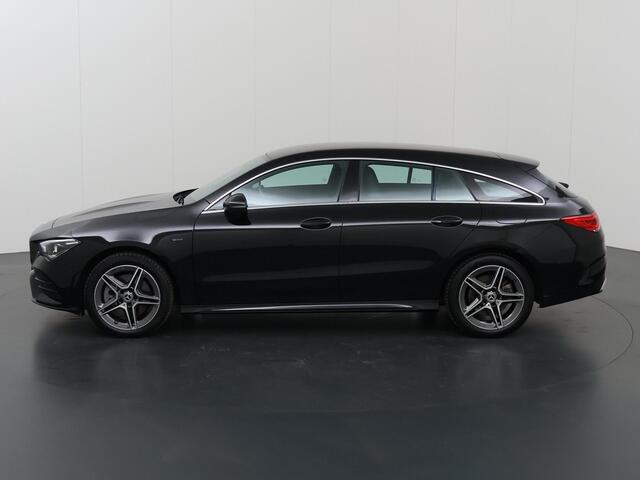 Mercedes-Benz Cla Shooting Brake 250 e Premium | AMG | Widescreen | Stoelverwarming | Sfeerverlichting | Achteruitrijcamera |