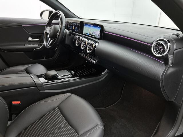 Mercedes-Benz Cla Shooting Brake 180 Luxury Line Trekhaak | Ledkoplampen | Parkeerpakket met achteruitrijcamera | Stoelverwarming. Inclusief 24 maanden Mercedes-Benz Certified garantie voor Europa.