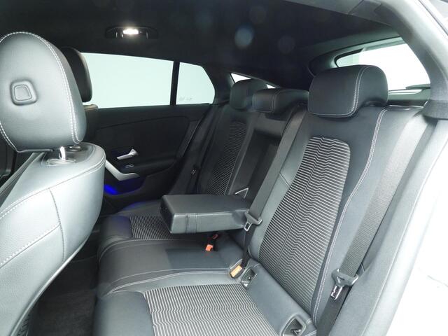 Mercedes-Benz Cla Shooting Brake 180 Luxury Line | 18" | Camera