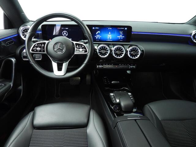 Mercedes-Benz Cla Shooting Brake 180 Luxury Line | 18" | Camera