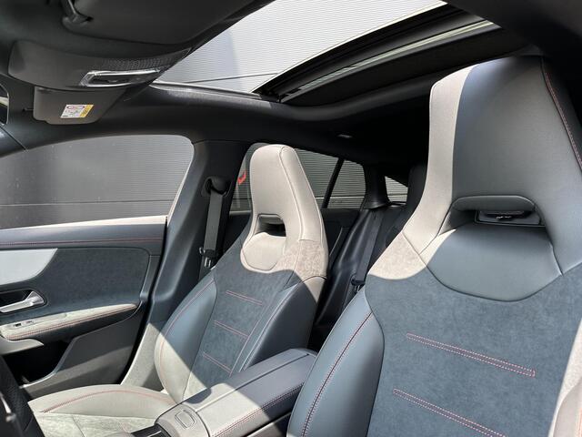 Mercedes-Benz Cla Shooting Brake 180 AMG Line | Nightpakket | Panoramadak | Achteruitrijcamera | Stoelverwarming | Dodehoekassistent | Sfeerverlichting