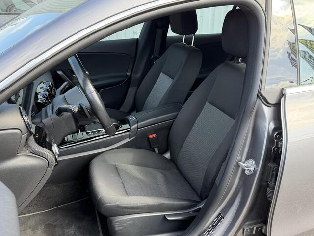 Mercedes-Benz Cla Shooting Brake 180 Business Solution | Trekhaak | All season banden | Apple Carplay/Android Auto