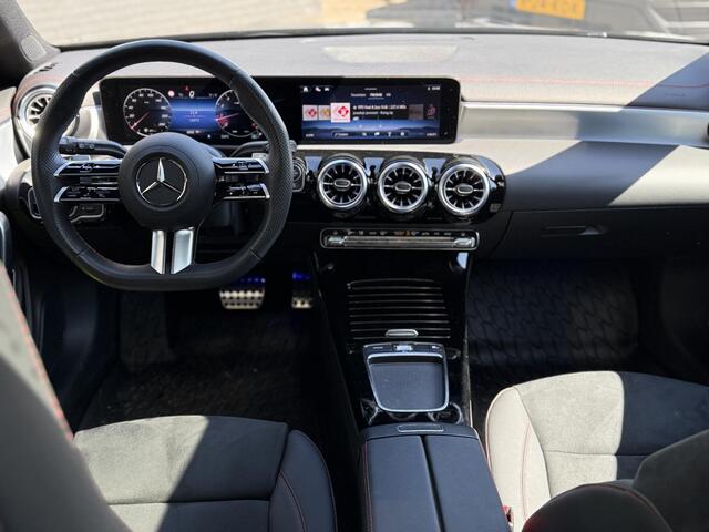 Mercedes-Benz Cla Shooting Brake 200 AMG Line l Pano l Nightpakket l Elektrische Trekhaak l LED