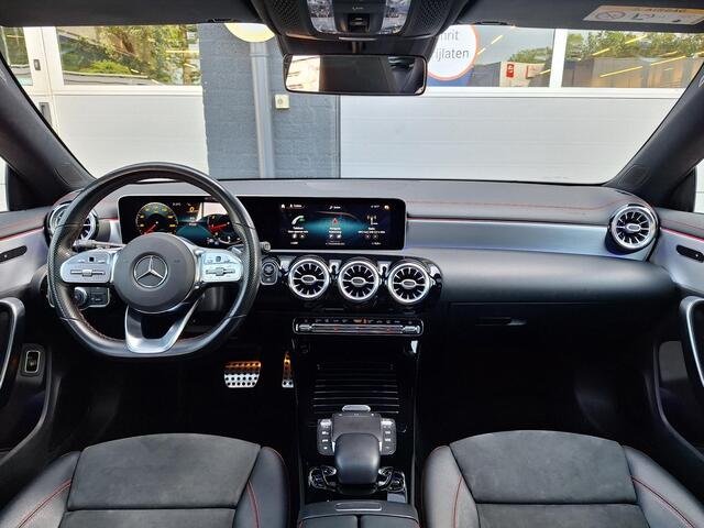 Mercedes-Benz Cla Shooting Brake 200 Business Solution AMG | Panoramadak | Night Pakket | Achteruitrijcamera | Sfeerverlichting | Stoelverwarming | Widescreen | Advanced Sound System | Keyless-GO | Elektrische achterklep