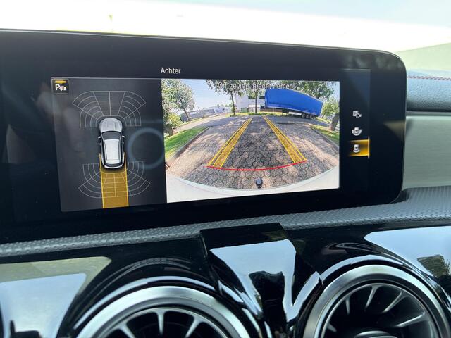 Mercedes-Benz Cla Shooting Brake 200 Business Solution AMG / Schuif Kantel Dak / Android Auto / Apple Carplay / Elektrische Stoelen / Stoelverwarming / Elektrische Achterklep /