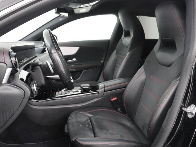 Mercedes-Benz Cla Shooting Brake 200 AMG Line | Leder/Alcantara | Trekhaak | Carplay | Widescreen | Navigatie | Full LED | Camera | 18'' | Park Assist | Climate control | Bluetooth