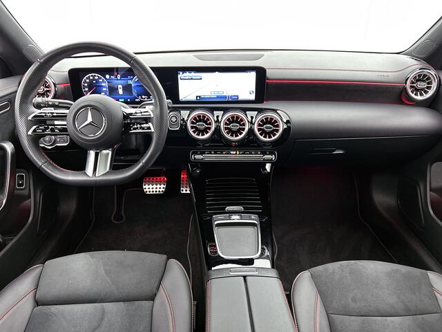 Mercedes-Benz Cla Shooting Brake 250 e AMG-line Lichtmetalen velgen | Panoramadak | Wide screen | Navigatie | Parking support met camera | Inclusief 24 maanden MB Certified garantie voor Europa.