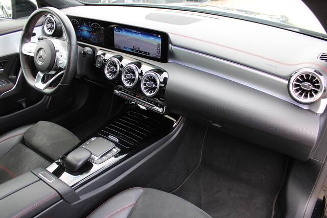 Mercedes-Benz Cla Shooting Brake 200 AUT7 AMG LINE NIGHT PANORAMADAK SFEER CARPLAY KEY-LESS GO MULTIBEAM