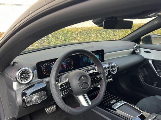 Mercedes-Benz Cla Shooting Brake 180 AMG | Panoramadak | | Premium Pakket | Night Pakket | Panoramadak | Trekhaak | MULTIBEAM LED Koplampen | Apple CarPlay | Android Auto | Advanced Sound System