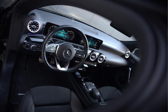 Mercedes-Benz Cla Shooting Brake 250 e Premium AMG | Stoelverwarming | Camera | Apple Carplay | Keyless | Adaptive Cruise Control | Ambiance Verlichting | LED | Climate Control