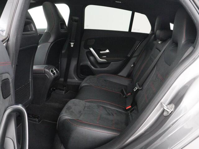 Mercedes-Benz Cla Shooting Brake 180 Business Solution AMG | Panoramadak | Stoelverwarming | Memory | Sfeerverlichting | Matrix LED | Leder/Alcantara | Side Assist | Widescreen | Navigatie | Camera | Climate control
