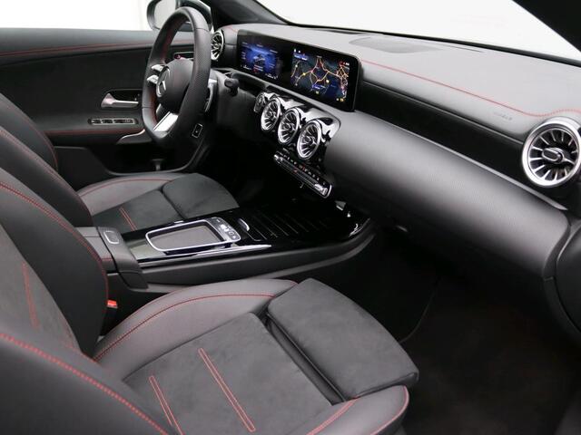 Mercedes-Benz Cla Shooting Brake 250 e Star Edition AMG Plug-In Hybride AMG Line | Night Pakket | Panoramadak | Parkeerpakket met 360°-camera | Memory Voorstoelen. Inclusief 24 maanden Mercedes-Benz Certified garantie voor Europa.