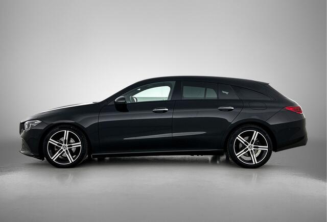 Mercedes-Benz Cla Shooting Brake 180 Luxury Line Trekhaak | Ledkoplampen | Parkeerpakket met achteruitrijcamera | Stoelverwarming. Inclusief 24 maanden Mercedes-Benz Certified garantie voor Europa.