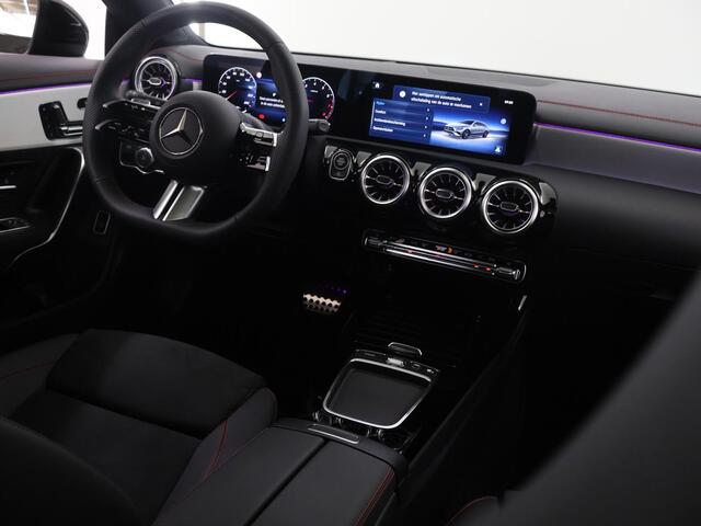 Mercedes-Benz Cla Shooting Brake 180 Business Solution AMG | Premium Plus | Night Pakket | Panoramadak | Elek. Sportstoelen met Geheugen | Multispaaks Velgen | HUD | Apple Carplay/Android Auto | Dodehoekassistent | 360° camera | Stoelverwarming |