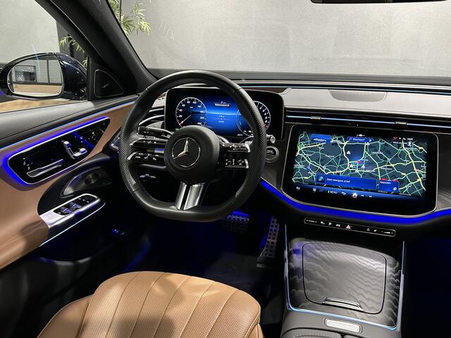 Mercedes-Benz E-KLASSE 300e AMG // Burmester 4D // Panoramadak // Headup // Distronic // Leder // Memory // 360 Camera // Stoelventilatie // Keyless