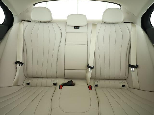 Mercedes-Benz E-KLASSE 300 e Exclusive Plug-In Hybride Premium | Panorama Schuifkanteldak | MBUX Superscreen | 20 Inch AMG Velgen | Digital light. Inclusief 24 maanden MB Certified garantie voor Europa.