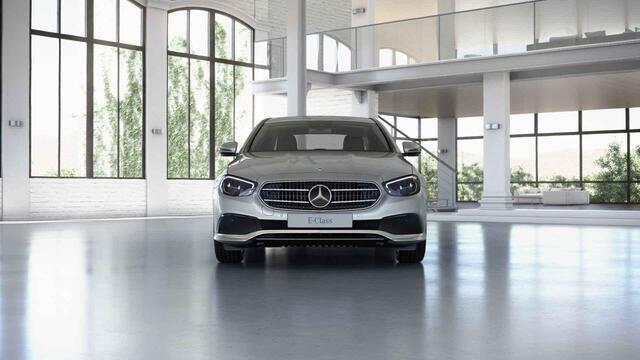 Mercedes-Benz E-KLASSE 300 Avantgarde | Luchtvering | Stoelverwarming | Sfeerverlichting | High Peformance LED | Dodehoekassistent |